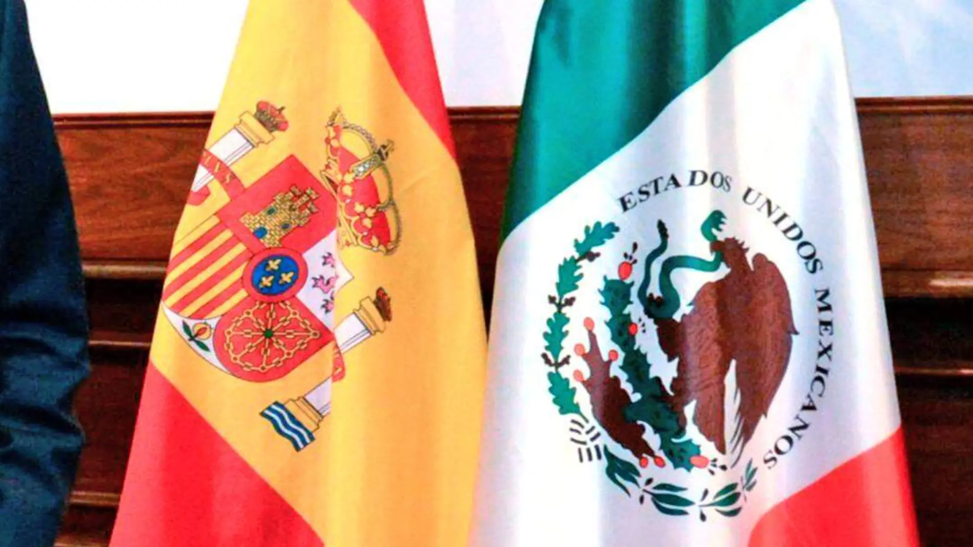 España y Mexico banderas